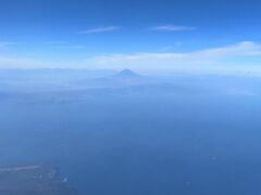 あれっ、写真中央の山は何かな？　富士山？？

この前、静岡県にオープンした富士山の見えるホテルを
UPしたのでご覧ください↓

<ハイアット系列『富士スピードウェイホテル, アンバウンド 
コレクション by Hyatt（バイ ハイアット）』宿泊記 ① ホテル初の
アフタヌーンティーを【TROFEO Lounge（トロフェオ ラウンジ）】の
テラスでいただきます♪イタリアンレストラン【TROFEO Italian
（トロフェオ イタリアン）】炉端ダイニング【Robata OYAMA
（ロバタ オヤマ）】特急ロマンスカー「ふじさん3号」＆御殿場駅から
無料送迎シャトルバス>

https://4travel.jp/travelogue/11824116