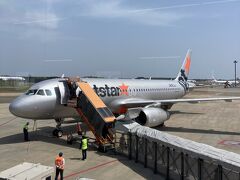 ［164ゲート］に Jetstar 折り返し便が到着