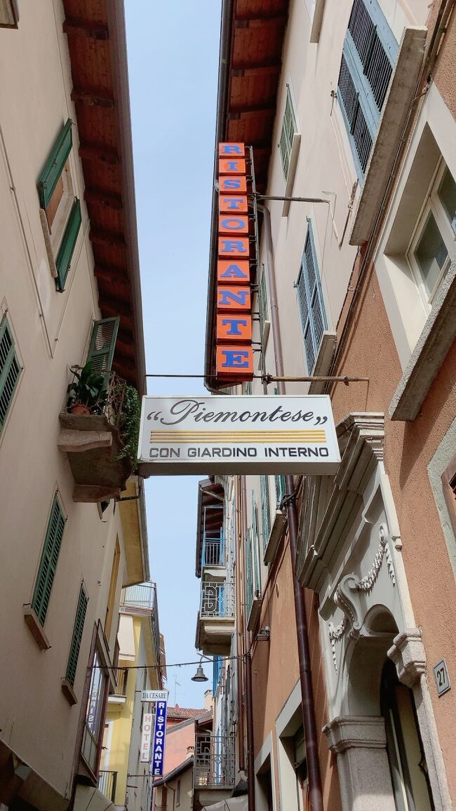 縦文字の看板が大好物です