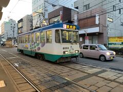 雨が止んだので市電に乗って移動します。

終点の谷地頭まで行ってみました。