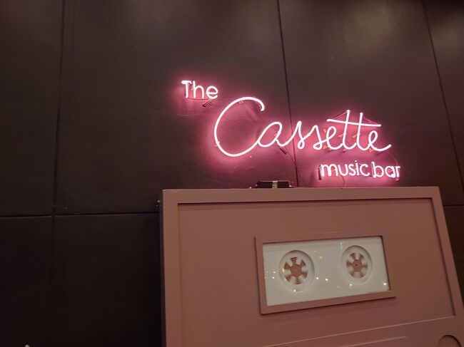 ルーフトップバーの上階きあるCassetteに行きました。