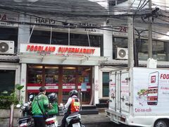 前回も朝食に来たフードランド、スーパーの中にちょっとしたレストランがあります。