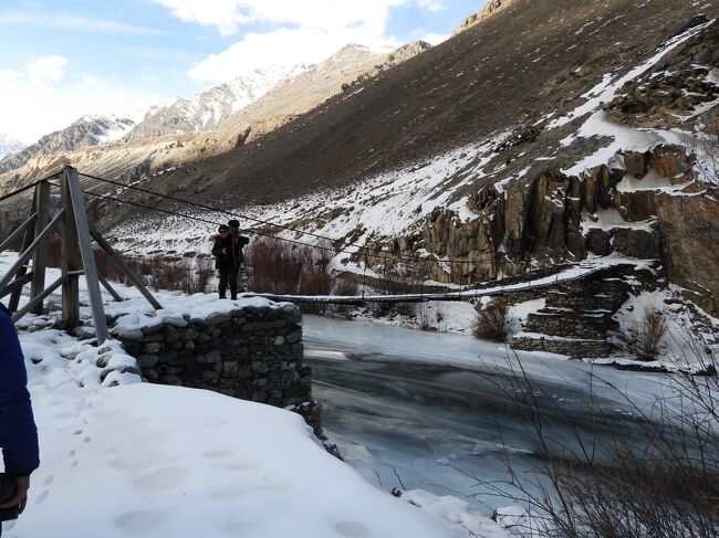 ユキヒョウしか渡らない橋
