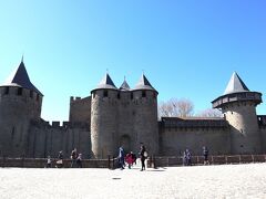 カルカッソンヌは紀元前3世紀から始まります。
コンタル城
シテ最後の砦、コンタル城はカルカソンヌ子爵トランカヴェル家により12世紀に建造されました。その後は歴代カルカッソンヌ伯爵の城館として今は博物館としても営業しています。