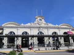 カルカッソンヌ駅です。
駅舎は綺麗です。
鉄道でここまで来てバスかタクシーでラ・シテにという行き方もありますネ。