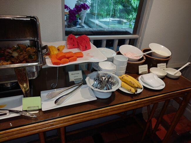 フルーツ、ヨーグルトです。