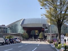 最後近江町市場から金沢駅まではお散歩して。
やっぱりちょっと風があって肌寒く、駅に着いたらまずはカフェで一息。

その後駅ビルでお土産と新幹線の中で食べるお弁当を購入して帰路につきました。

桜のタイミングもバッチリで、お宿も食事も温泉も全て素晴らしく、みんなで「本当に良い旅だったよね～」って。
やっぱり旅行って楽しいな。また近いうちに行きたいな。