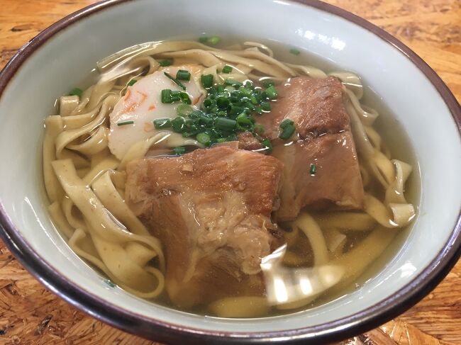 アクセスが良くないので観光客はいなくて地元民ばかり。幅広麺がうまし