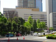 汐見坂とアメリカ大使館とオークラ庭園