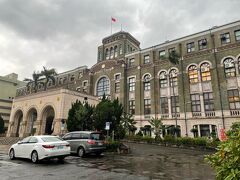 その隣にもこれまた素敵な建物が！
中華民国の最高司法機関である司法院でした。

この辺りには政府の建物が密集しているようです。

綺麗に並んだアーチ型の窓が素敵( *´艸｀)