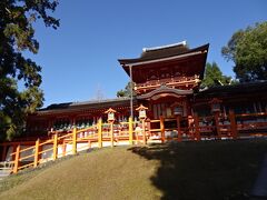 春日大社
藤原氏の氏神をまつっている
朱色がまぶしい

