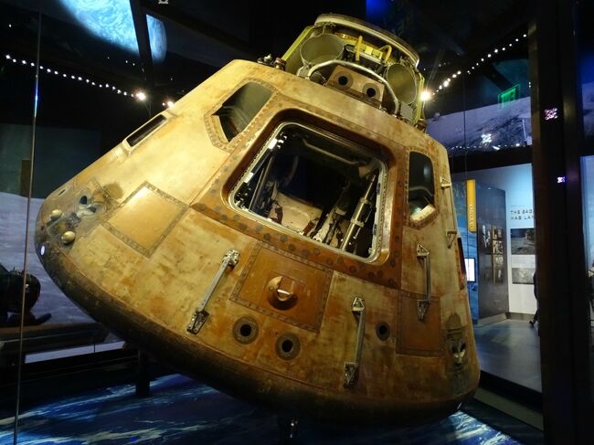 ワシントン大聖堂 宇宙の窓 ヴィンテージ ステンドグラス 赤い月