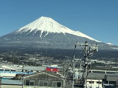 定番の席からの富士山。いつも東京行く時は撮ってしまいます。