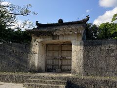 世界遺産
園比屋武御嶽石門
凄い存在感の門