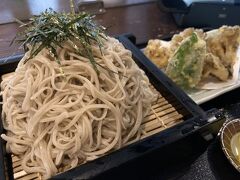 信州といえばもちろん蕎麦でしょ！ざるそばでお蕎麦の香りを存分に楽しみました。あと、セットで注文していた舞茸の天ぷらがかなりおいしかった！