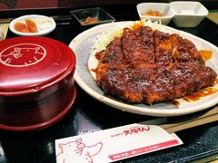 お城見物が終わったから、腹ごしらえ。
名古屋といえば味噌カツでしょう！矢場とんの味噌カツ大好きです！