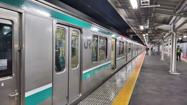 いわき駅に18:58に到着して水戸行に乗り換えます。<br />ここからはロングシートのE501系の10両編成でした。眠くなったので湯本あたりから寝て起きたら勝田でした。