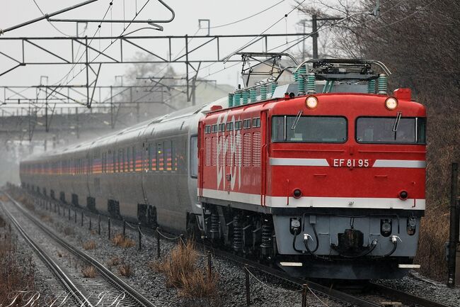 と言うのも乗車した列車の後を、クルーズトレイン「カシオペア」の回送が追いかけているのです。<br />なので途中で撮る予定を考えてましたが天気が悪いの手軽に駅で撮影できてる場所ということで撮影。<br />この後、石巻からやって来る仙石東北ラインで仙台へ向かいます。