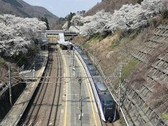 笹子トンネルを抜け甲斐国に入るといい天気になりました。

まずは甲斐大和駅で下車します。