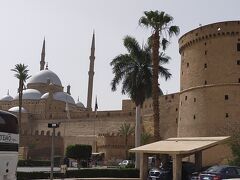 モハメド・アリ・モスク（外観観光）
比較的新しい建物らしい。1848年建設。
内壁面などにアラバスター（雪花石膏）が使用されていることから「アラバスター・モスク」とも称される。