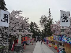 次は喜多方に向かいます。

途中で米沢の米沢城址の公園（松が岬公園）に立ち寄り。