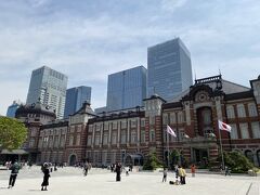 東京駅からスタートです。
東京はまずまずの天気ですが、大阪方面は夜は雨が降るとか。