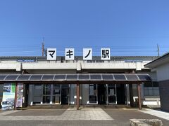 最寄はマキノ駅。
メタセコイア並木にはバスでも行けるけど、バス待ち時間がもったいない。
レンタサイクルが1日500円であったので、天気も良いし利用することに。
30台以上はあるレンタサイクル。
利用する人多いのかな？
