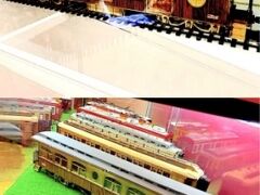 新高島駅から地上に出て横浜三井ビルディングに入り、エスカレータで上がったところにある原鉄道模型博物館[https://www.hara-mrm.com/]へ来ました。

精密な模型、切符（しかもNo.0001）の蒐集、膨大な映像。マニアの極みです。

見所の一つは或る列車の模型でしょうか。
幻の車両の模型での復元もさることながら、JR九州で或る列車[https://www.jrkyushu-aruressha.jp/]を今走らせているというそのストーリー[https://www.jrkyushu-aruressha.jp/concept]がおもしろい。
他にも自由型（空想の車両）などは、ないものを形にするというのが興味深いです。

あとはなんといってもレイアウトでしょうか。
一番ゲージだけに大きく迫力がありますし、本物と同じ架線からの集電などとにかく細かいこだわりがあちこちに散りばめられています。
ヨーロッパ風の街並みのレイアウトに日本の列車の模型が走るというのもなかなかシュールです。