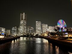 馬車道駅で降りてテクテク。。
ここは万国橋☆彡
ここからみなとみらいの夜景がとっても綺麗なの(´▽｀*)