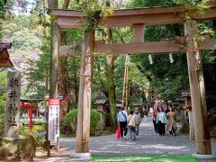 5分位で狭井神社へ