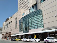 ●JR/徳島駅

徳島港からバスで、JR/徳島駅にやって来ました。
いつ来ても立派なJR/徳島駅。
今の駅舎は、1992年のものです。