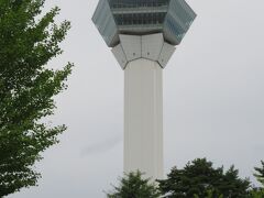 五稜郭公園に来た。
タワーを見上げて、のぼる程じゃないか？とは思ったが、今度いつ来られるかわからないし、折角だからと1000円払って昇った。
エレベーターを使ったから、昇った！となる。