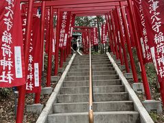 草津穴守稲荷神社参拝。こちら無人で、御朱印は別のところでいただけるようです。