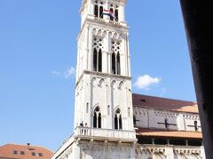 ベネチアのサンマルコ広場にある鐘楼のような塔がある聖ロヴロ大聖堂。
そういえば、聖ロヴロって誰？だった…。聖人多過ぎ。