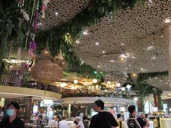 緑がたくさんでステキ空間です。
ぶらぶらしていたら友人とバッタリ遭遇！！！
お茶することに♪