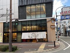 中州へ戻り、石村萬盛堂本店へ。
ここは博多祇園山笠の廻り止めの地でお祭りの時はふんどし姿のお兄様方ですんごいことになります。