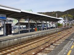 ●JR/窪川駅

奥に、土佐くろしお鉄道のホームも見えています。
中村・宿毛方面の普通列車は、そちらのホームを利用することになります。