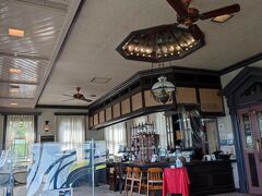 旧自由亭喫茶室。
日本で初めての西洋料理のお店の建物を移築したものです。