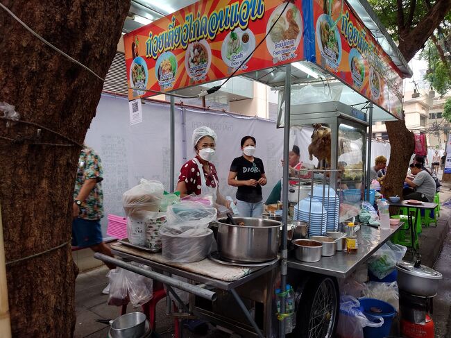 欧米人の方が先に食事していました。