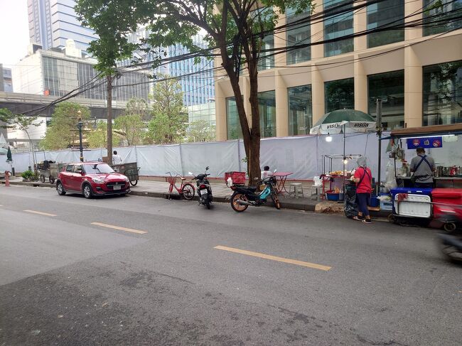 屋台が並ぶ所です。