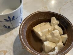 その後、島とうふ屋でランチ。湯豆腐と発酵飲料「みき」が食べ飲み放題。