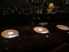 ホテルに戻ってOld Imperial Barへ。