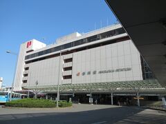 掛川から東海道本線で静岡駅にやって来ました。
北口駅前ロータリーの向こうに抜けようと地下通路に下りたら分からなくなってしまい迷走　(ｰ ｰ;