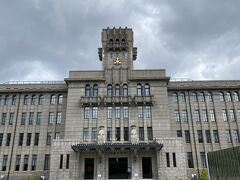 散歩に出かけます。
京都市役所、カッコいい。