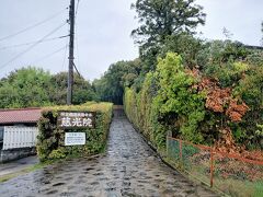 14:18　慈光院バス停下車
14:23　慈光院到着
この坂道の参道、自動車も通るんですよ（駐車場が奥にあり）