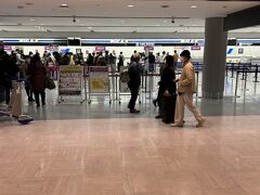 始発に搭乗するべく、早朝の成田空港に到着しました。
第１ターミナルは初めて・・・。