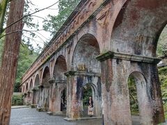 哲学の道は南禅寺（正確には若王子神社）で終わります。
個人的には南禅寺は京都のお寺でも好きなお寺に入ります。水路閣が素敵ですね。三門とは違って明治の建物ですが何か妙にマッチする建物です