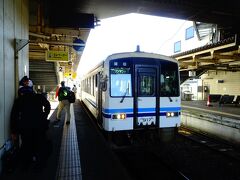 ０９：５８，浜田駅に到着、30分の停車時間があります