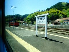 トンネルを抜けて、１２：０４，津和野駅に停車、SLやまぐち号の到着駅ですね、こちらは何度か訪れていますので今回は下車なしで先へ進みます