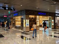 タンジョンパガール駅構内に、札幌のチョコレート専門店「ROYCE」が出店していた。近年、東南アジアから北海道を訪れる観光客が増えた影響もあり、シンガポールでも道産食品の人気が高まっているそうだ。